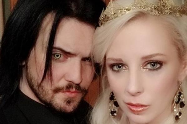 UZBUĐUJE IH ISISAVANJE KRVI: Kada čujete kako se par ovih umišljenih VAMPIRA hrani, PREVRNUĆE VAM SE STOMAK!