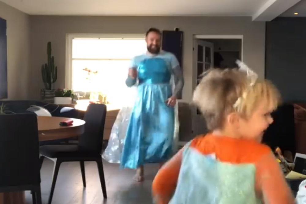 OTAC JE OBUKAO SINA I SEBE U HALJINE ZBOG IGRE! Srbi su brutalno izvređali dete koje NIJE KRIVO NI ZA ŠTA! (VIDEO)