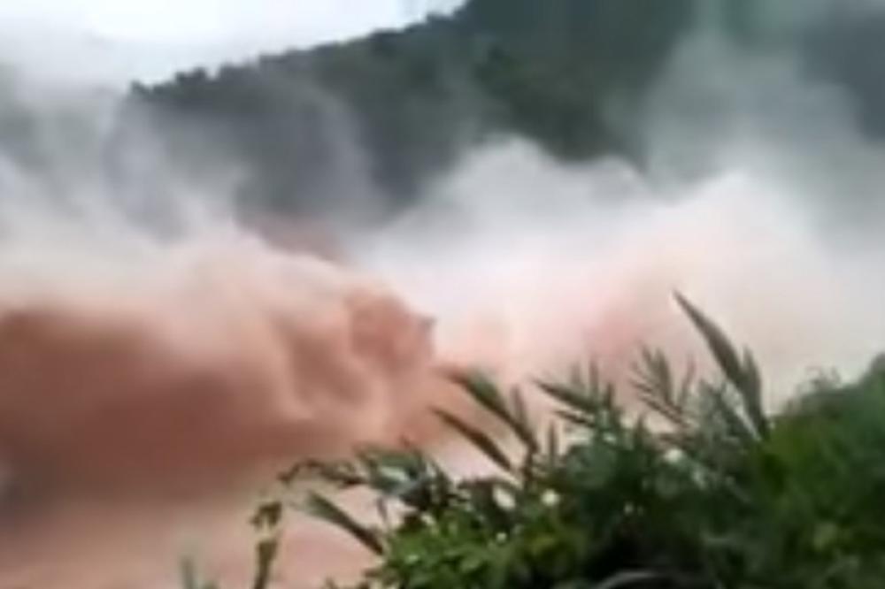 STOTINE LJUDI NESTALO, LEŠEVI PLIVAJU PO RECI! Pukla brana, pa nastala JEZIVA TRAGEDIJA! (FOTO)