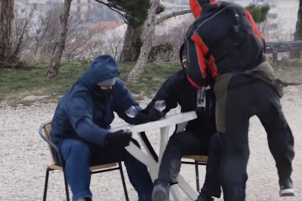 LUDI BALKANCI PIJUCKAJU VINO NA VETRU BRZINE 190 KM/H! Ovo nema da se nađe ni u jednom drugom delu sveta! (VIDEO)