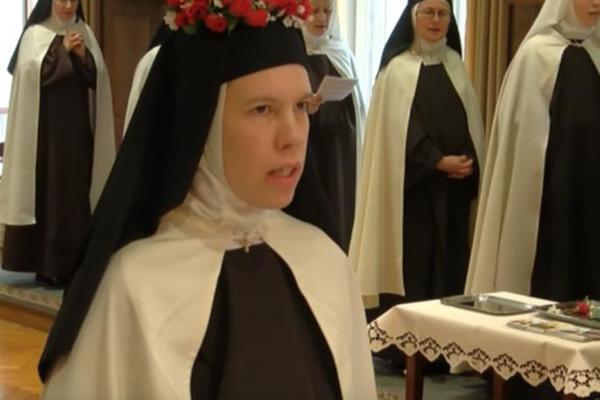 PRELEPA BALKANSKA GLUMICA SE ZAMONAŠILA: Uzrok je navodno HEROIN! Odlučila se na potez koji bi retko ko PREŽIVEO!