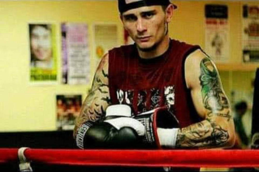 NIJE NI SLUTIO: Čuo je čudne zvukove ispred vrata, izašao da vidi šta se dešava, a onda ga je UBILO DETE!