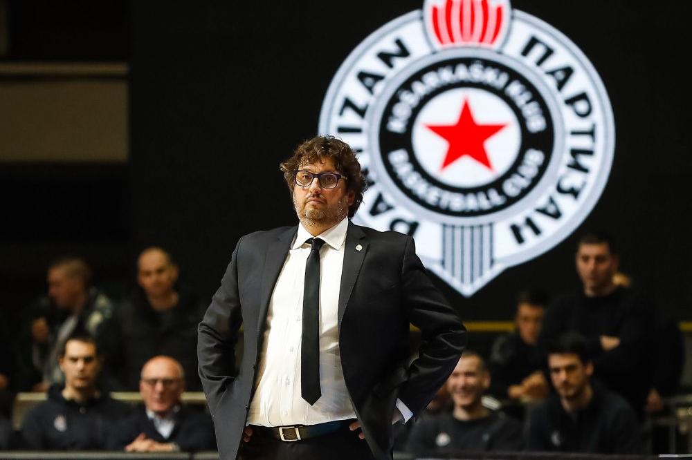 RENFRO NIJE POGINUO, NEMAM POJMA ŠTA MU JE: Trinkijeri kao i uvek pravio šou na konferenciji posle meča!