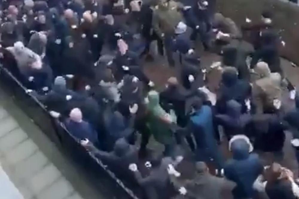 NAJVEĆI HULIGANI U ENGLESKOJ PONOVO DIVLJAJU: Milvolovi navijači napravili sačekušu gostima iz Liverpula!