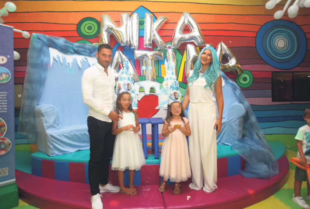 Karleuša sa porodicom 