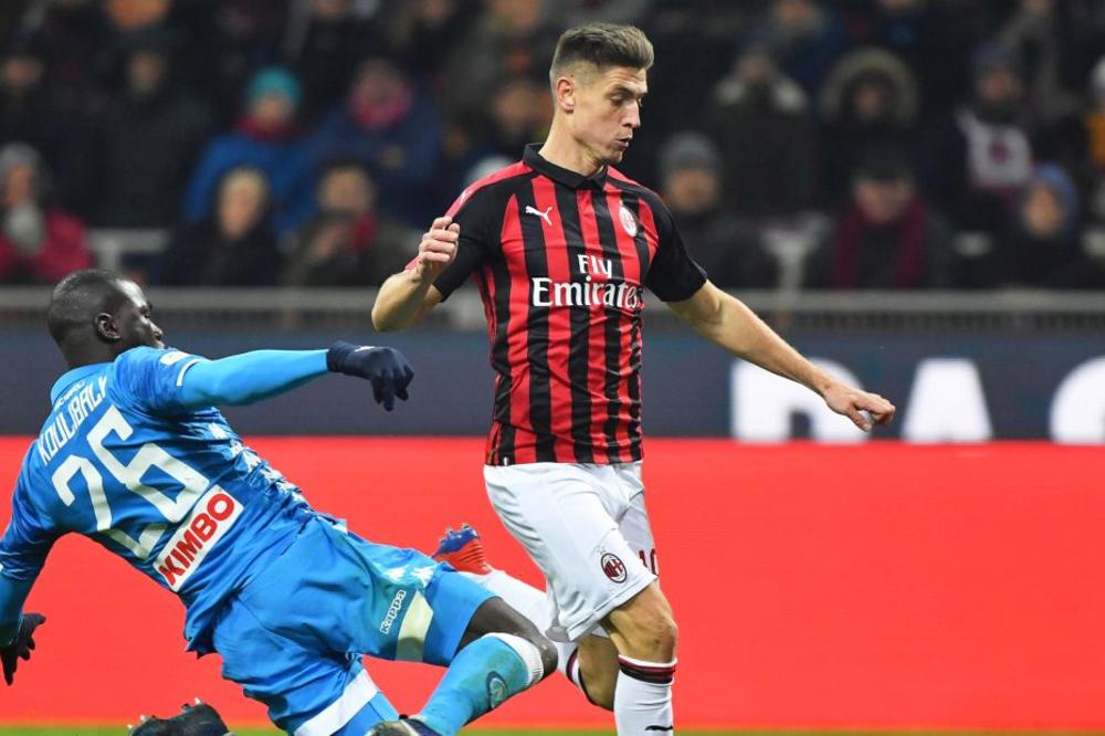 NULA NA SAN SIRU: Pjontek bez gola na debiju za Milan protiv Napolija! 'Momčić' Kvaljarela stigao Batistutu!
