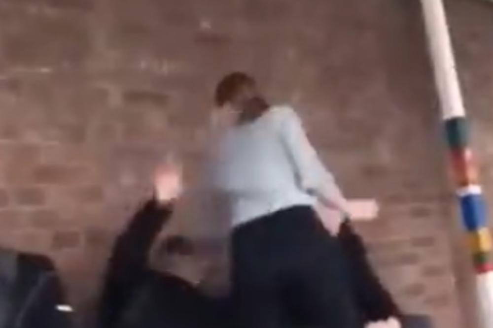 MALTRETIRALA JE DEČAKA I OPALILA MU ŠAMAR: Osveta je bila BRUTALNA! (VIDEO)