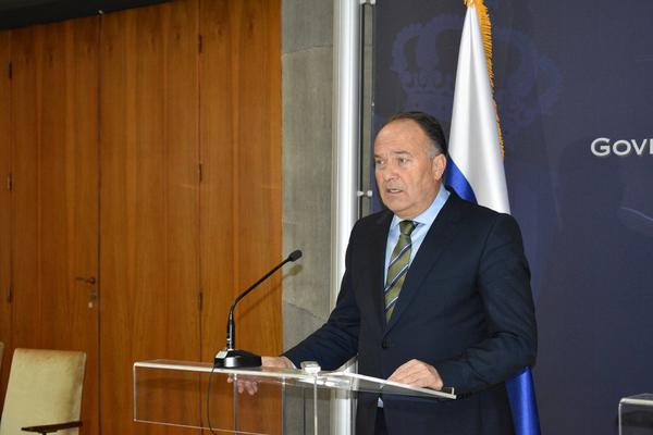 ZA INCIDENT U ŠKOLI NA KARABURMI KRIV JE DIREKTOR! Oglasio se Šarčević nakon napad na policajca u školskom dvorištu