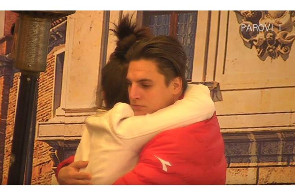 DINA SE POSVAĐALA S BAKIJEM, PA JECALA U ELVINOVOM ZAGRLJAJU: On je njeno novo rame za plakanje!