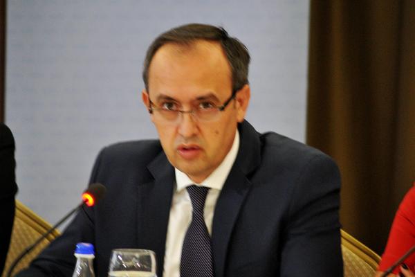 STIGLA BRUTALNA PRETNJA HAŠIMU TAČIJU! Ako se USUDIŠ da menjaš granice, ČEKA TE PAKAO NA ULICAMA PRIŠTINE!