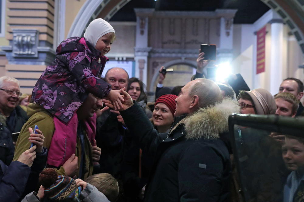 PUTIN JEDNIM POTEZOM PRSTA POKAZAO KOLIKO JE MOĆAN: Cela Rusija šeruje ovaj snimak! (VIDEO)