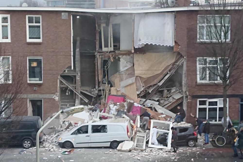 LUDAČKA EKSPLOZIJA U HAGU: Vatrogasci i Hitna tragaju za ljudima! PANIKA NA ULICAMA! (VIDEO)