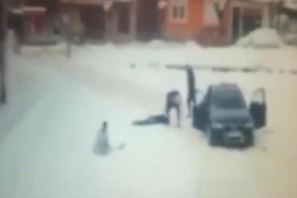 SVE ZBOG FRKE U KAFIĆU: Pripadnik Žandarmerije i njegov prijatelj brutalno pretukli dvojicu maloletnika! (VIDEO)