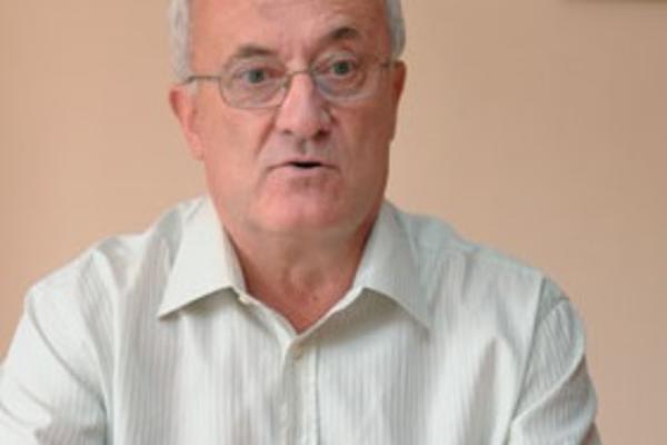 OVO JE ILIJA SAMARDŽIĆ, BIVŠI DIREKTOR VIŠE POSLOVNE KOJI JE UHAPŠEN! Školu je ojadio za 781 MILION!