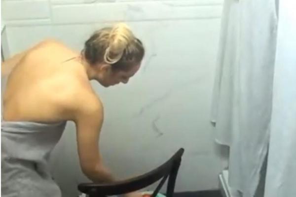 LUNA I MARKO BAŠ NE MOGU DA SE OBUZDAJU: Akcijali usred emisije UŽIVO u tuš kabini?! (VIDEO)