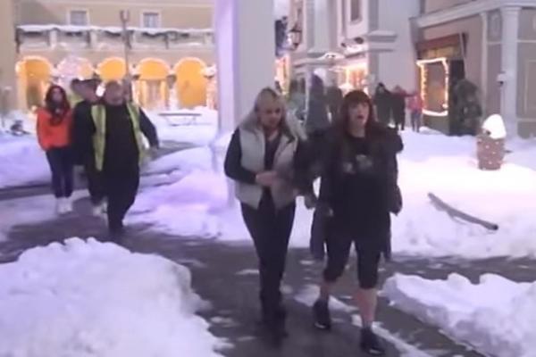 MILJANA LOMILA KAMERE, RAZVALILA VRATA SINOVLJEVE SOBE, PA GA KLELA: Željko da mi umre, izlazimo odavde! JEZIVO!