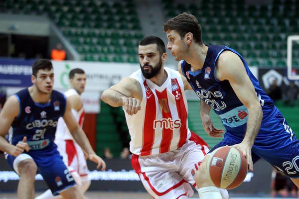 OSTAVI TELEFON! NEMOJ DA OPET DOLAZIM GORE! Tako to izgleda kad Branko Lazić uleti među navijačice!