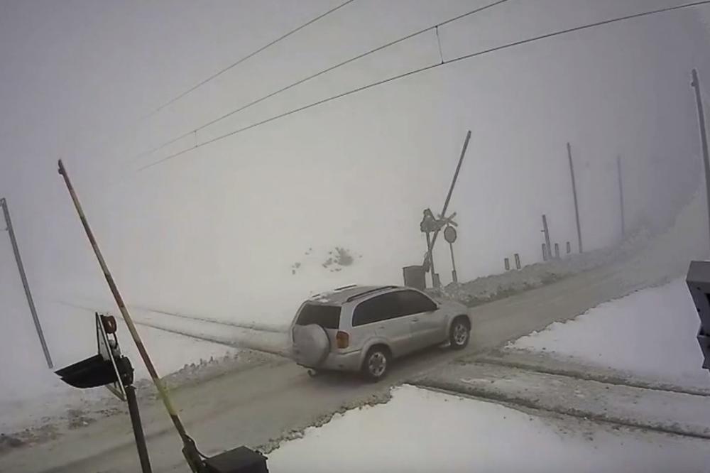 SEDMORO JE POGINULO NA OVOM PRELAZU! Izgleda da to nekima nije dovoljno, POJAVILI SU SE NOVI SNIMCI! (VIDEO)