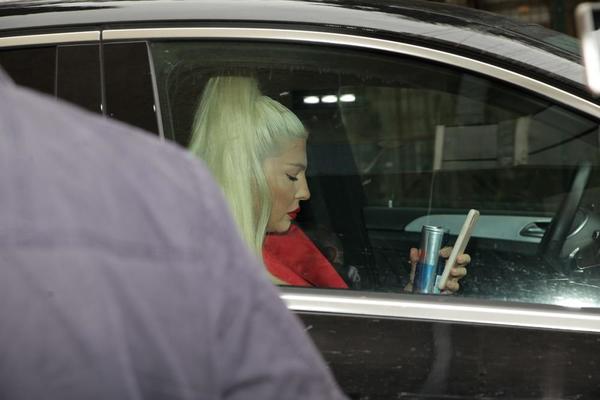 KARLEUŠA STIGLA NA SNIMANJE ZVEZDA GRANDA NIKAD IZAZOVNIJA: Mamila uzdahe i prisutne je ZAMOLILA za pomoć! (VIDEO)