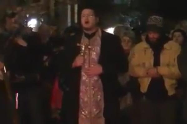 SRBI PSUJU BOGA I IDU KOD HODŽE DA SE MOLE, A NE U CRKVU, ZATO IM JE LOŠE! Sveštenik SPC REKAO BOLNU ISTINU Srbije