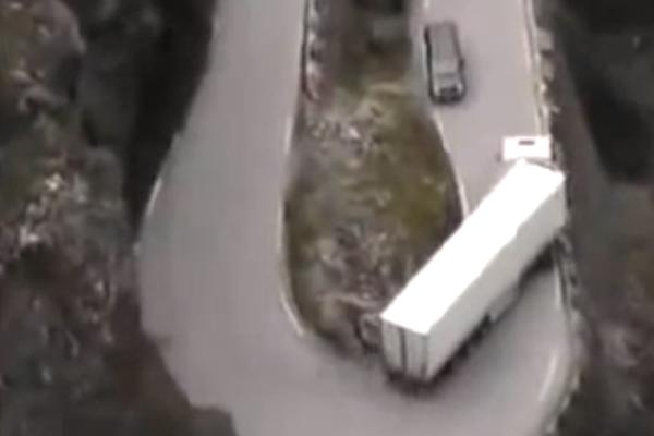 MNOGI KAŽU DA JE OVAJ SNIMAK LAŽAN, A VOZAČI BESNE: Ono što je ovaj šofer video u vama će izazvati JEZU! (VIDEO)