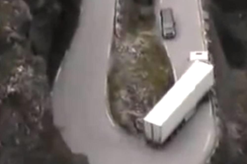 MNOGI KAŽU DA JE OVAJ SNIMAK LAŽAN, A VOZAČI BESNE: Ono što je ovaj šofer video u vama će izazvati JEZU! (VIDEO)