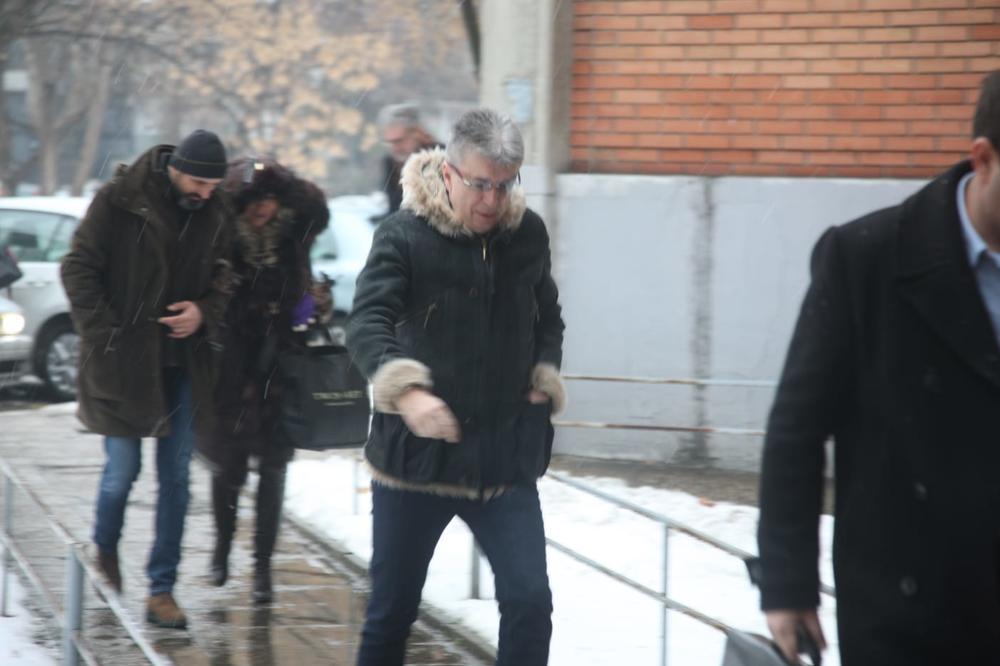 BADŽIN SIN DOVEDEN S LISICAMA NA RUKAMA: Počelo suđenje RAZBOJNIKU koji je OPLJAČKAO kuću Saši Popoviću! (VIDEO)