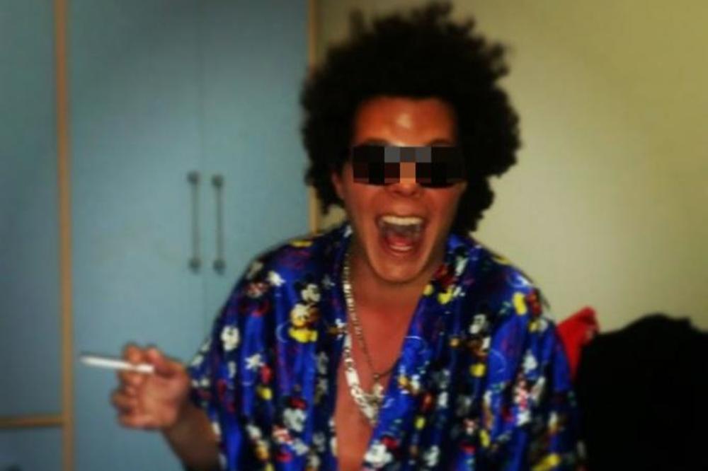 UBICA SA ZVEZDARE TUKAO I ROĐENU MAJKU: Tvrdi da su ga napali, u glavi čuje muziku, U ĆELIJI IGRA I PEVA