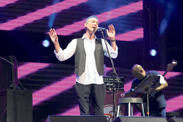 NJU NIKADA NISTE VIDELI: Ovako izgleda žena Masima Savića! U braku su skoro TRI DECENIJE, a sinoć je uradio OVO!