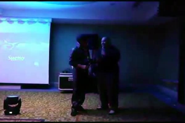 HIT NA PRIPREMAMA PARTIZANA: Vladimir Vuletić i Elvis Prisli pokidali na karaoke večeri, pevali su legendarnu pesmu