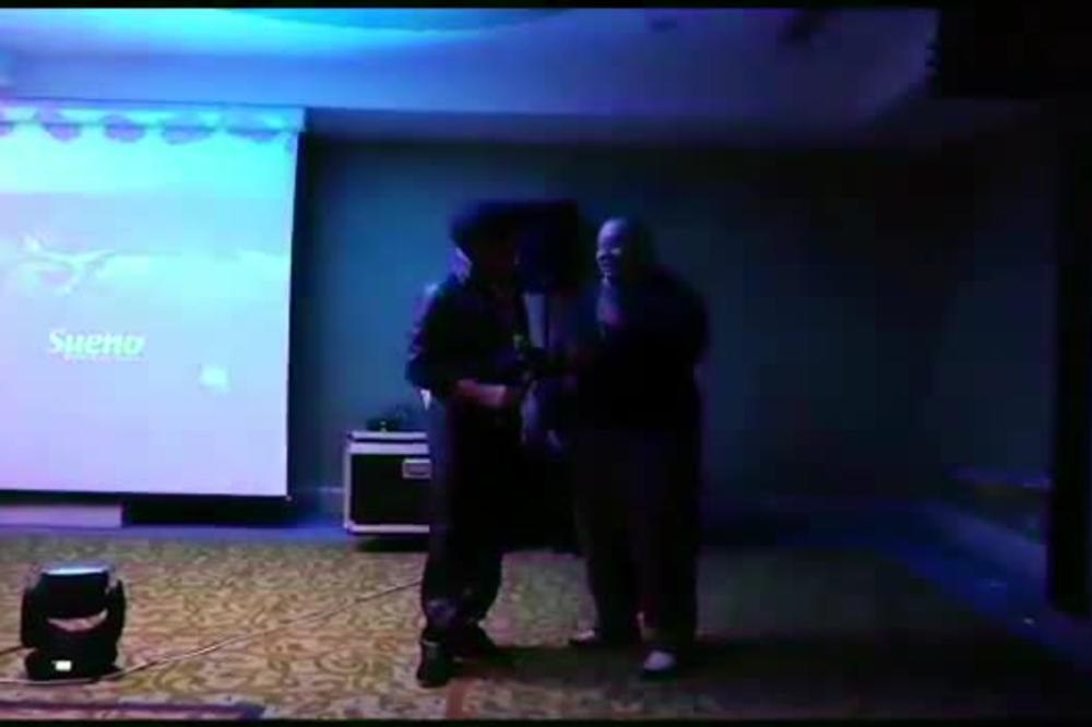 HIT NA PRIPREMAMA PARTIZANA: Vladimir Vuletić i Elvis Prisli pokidali na karaoke večeri, pevali su legendarnu pesmu