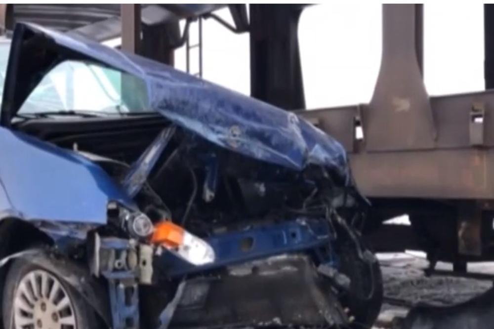 NOVI SUDAR NA PRUŽNOM PRELAZU: Čačanin se zakucao u lokomotivu (VIDEO)