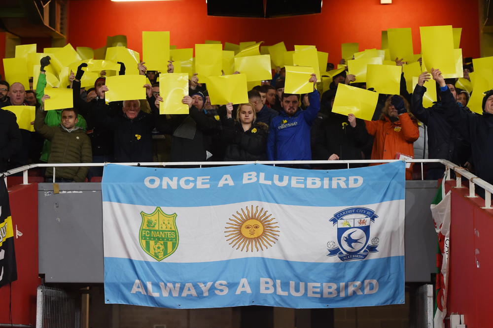 NERVNO RASTROJSTVO U KARDIFU OD NESTANKA SALE: Trener ne spava i želi da da otkaz, igrači se plaše letenja...