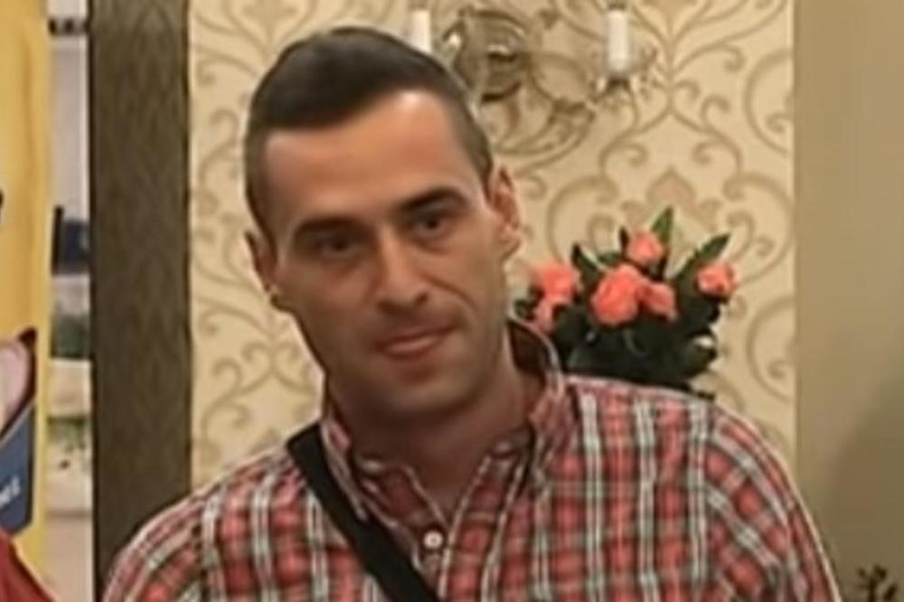 NJU BI RADO NATEGAO: Bivši političar opet MANIJAČI! Ni supruga mu ne smeta za NAJGORE PERVERZIJE!