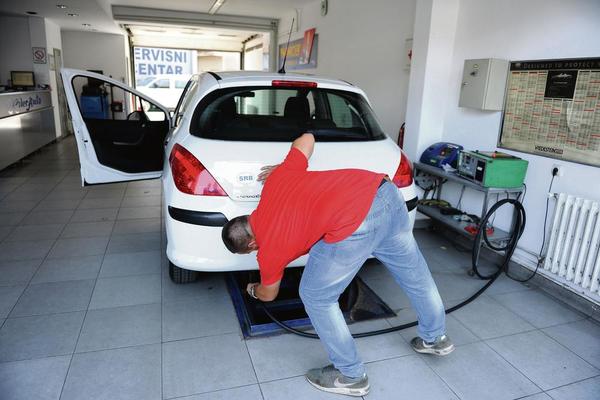 VOZAČI, uz ove trikove možete uštedeti i do 20 odsto goriva