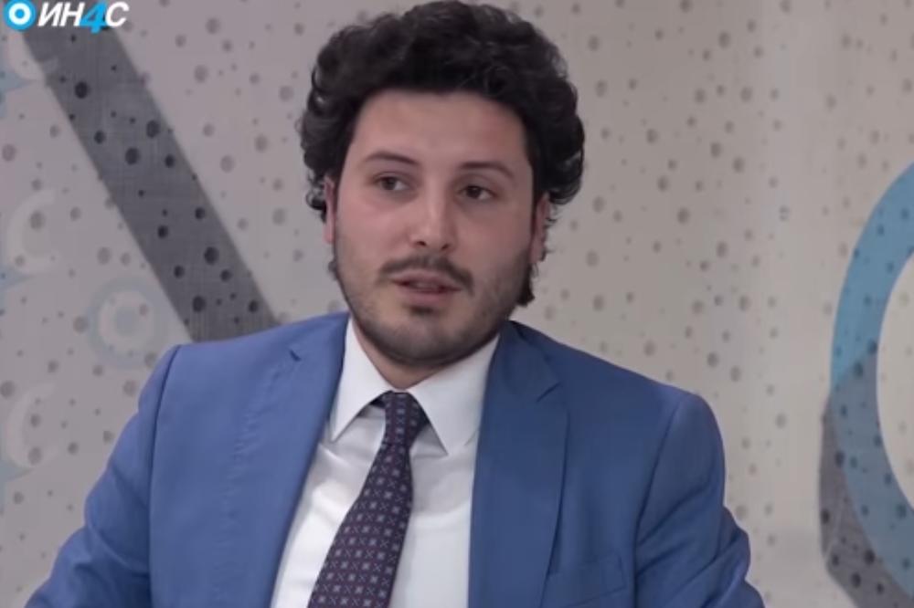 ABAZOVIĆ NA SVOJU RUKU PROGLASIO POBEDU: Građani Crne Gore SREĆNI, POBEDILI SU!