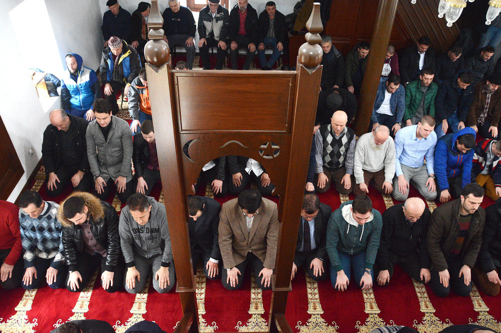 NEMAJU ŠTA DA TRAŽE OVDE! Francuzi PROTERUJU muslimansku porodicu koja je PRETUKLA ćerku zbog veze sa SRBINOM!