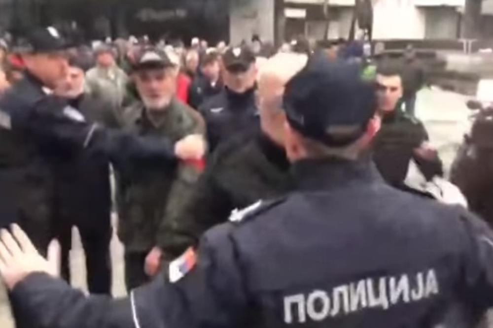 UHAPŠENI NAPADAČI NA NOVINARA U VALJEVU: Udarali ga dok je radio svoj posao (VIDEO)