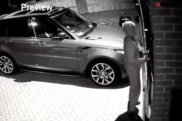 UKRALI SKUPI RENDŽ ROVER ZA 40 SEKUNDI: Nisu koristili nikakav alat! (VIDEO)