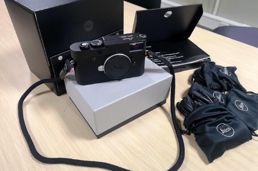 SRPSKI CARINICI SU ZAPLENILI FOTOAPARAT: Ipak ne radi se o običnoj STVARI, ovo košta ČITAVO BOGATSTVO!