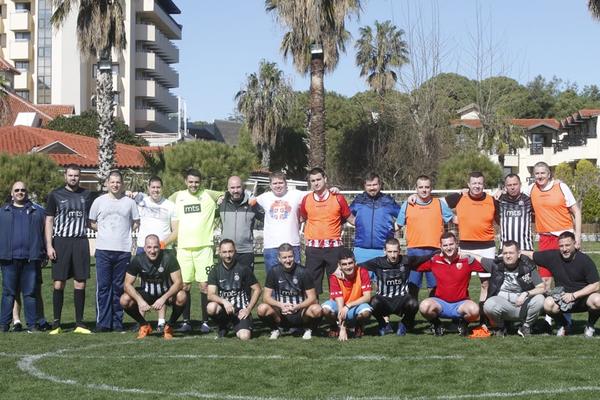 IZ DVOJKE U KECA NA VEČITOM DERBIJU U TURSKOJ: Vladimir Vuletić urlao na novinara Espresa!