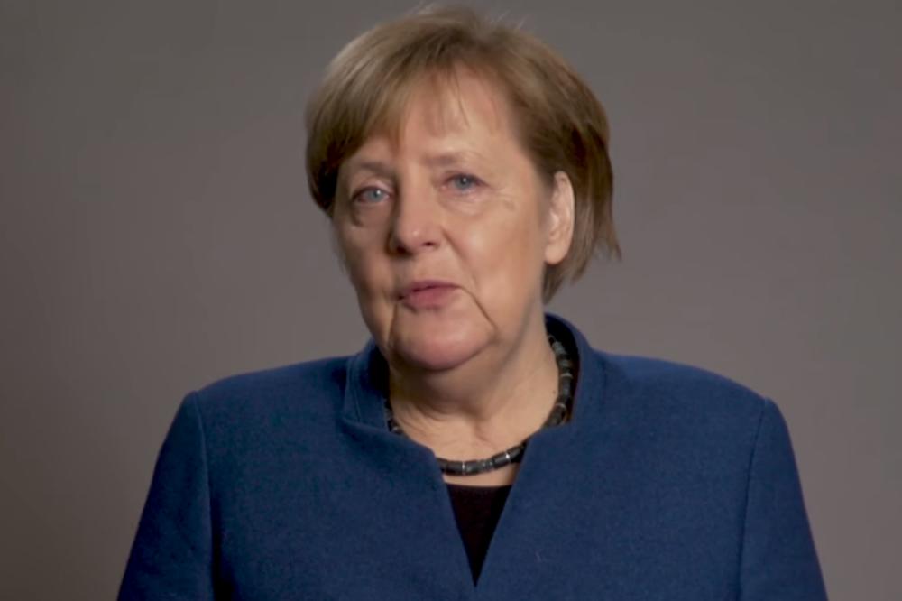 DOK SE TRESLA IZOGOVARA JE SAMO OVO! Merkelova pokazuje jako ČUDNE SIMPTOME!