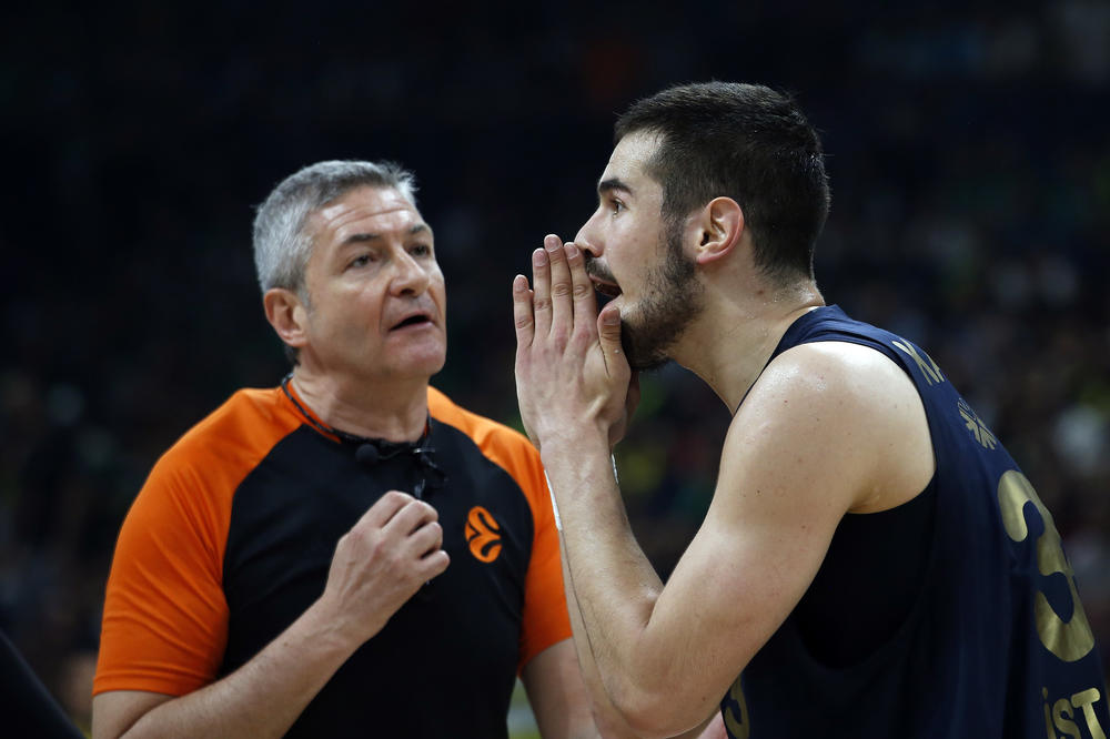 UŽASNI GRAFITI U SUBOTICI ZBOG KALINIĆA: Srpskog košarkaša vređaju brutalno u rodnom gradu!