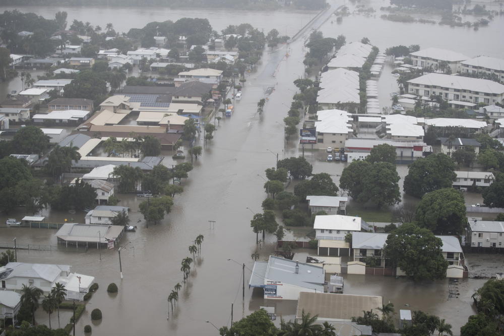 KROKODILI I ZMIJE SU PRELAVILI ULICE! Nakon rekordnih vrućina, Australiju pogodile katastrofalne POPLAVE (VIDEO)