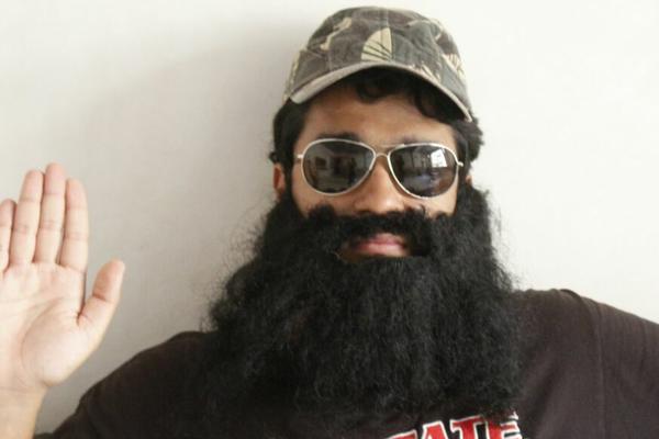 TUŽIO RODITELJE ŠTO SU GA RODILI: Ovaj Indijac poručuje svima da NE TREBA DA IMAJU DECU, a evo i zašto!