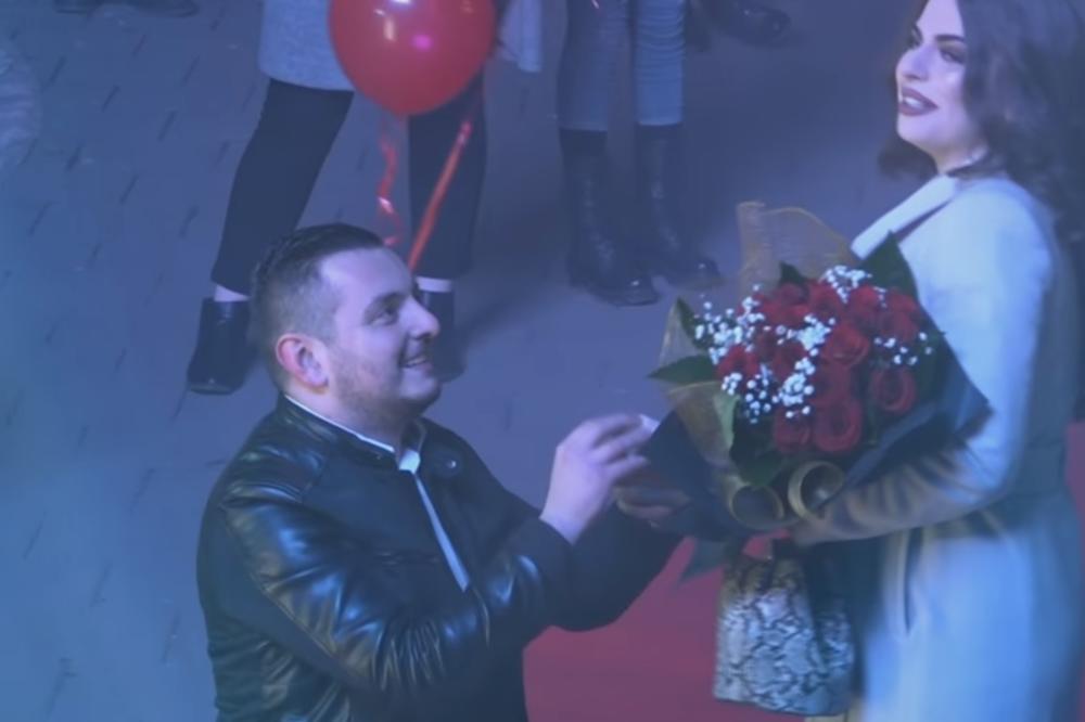 PAO JE S NEBA, BUKVALNO! Zbog prosidbe iz Novog Pazara SVAKOM ZAKLECAJU KOLENA! (VIDEO)