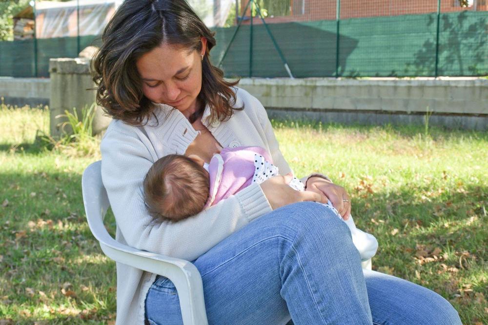 OVA MAJKA JE ZBOG KORONE REŠILA DA PRODAJE SVOJE MLEKO: Ima 2 dece, pogledajte kako je ZAVRŠILA!