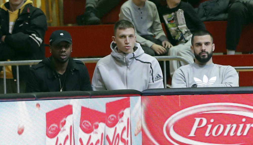 Aleksa Radanov između Reglanda i Lazića  