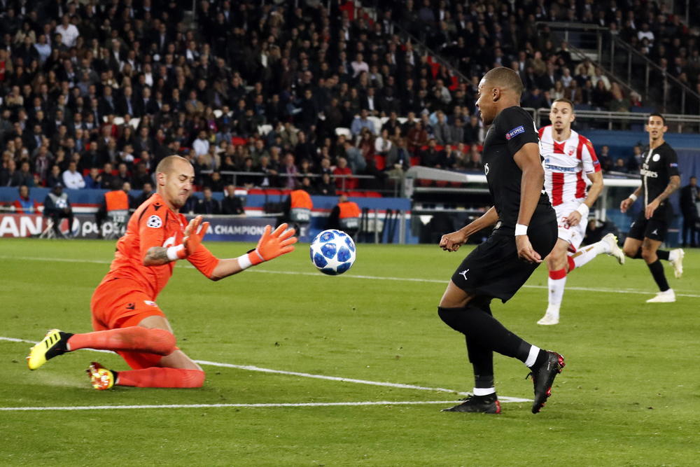 Milan Borjan u akciji  