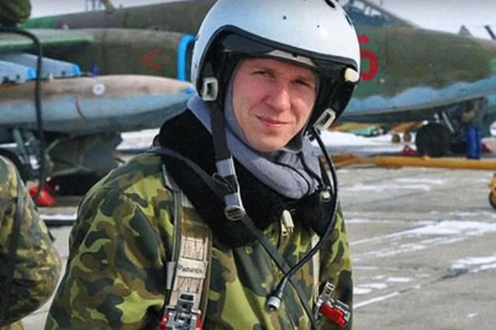 SAM JE KRENUO NA DŽIHADISTE I POKAZAO ČAST RUSKOG OFICIRA: Počast najvećem heroju našeg doba! (VIDEO)